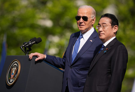 U.S. President Joe Biden (L) hosts Japanese Prime Minister Fumio Kishida April 10 at the White House, where they announced projects to strengthen their countries’ partnership. (Photo by Andrew Harnik/Getty Images)