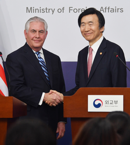 U.S. Secretary of State Rex Tillerson shakes hands with South Korean Foreign Minister Yun Byung-se during a press conference on March 17 in Seoul. (Photo credit: Song Kyung-Seok-Pool/Getty Images)