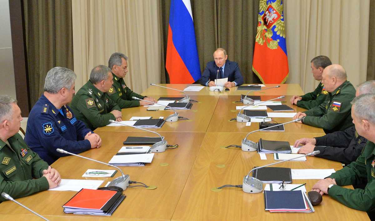 Russian President Vladimir Putin meets with military chiefs at the Bocharov Ruchei state residence in Sochi on November 16, 2016. Credit: Alexei Druzhinin/AFP/Getty Images