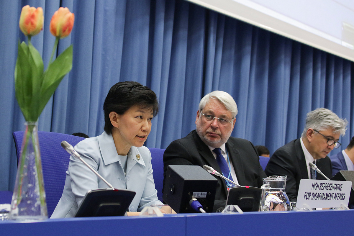 Izumi Nakamitsu, UN undersecretary-general and high representative for disarmament affairs, addresses the NPT preparatory committee meeting in Vienna, as Ambassador Henk Cor van der Kwast of the Netherlands, the committee chairman, looks on. (Photo caption: Agata Wozniak/ UNIS Vienna)