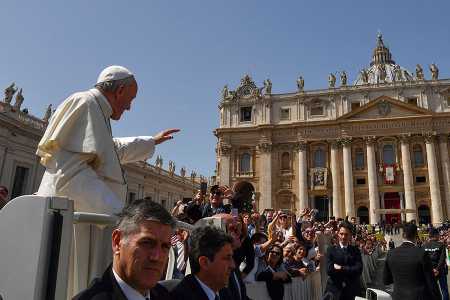 Pope Francis addresses the crowd in St. Peter’s Square at the Vatican, shortly after celebrating Easter Mass. (Photo: ALBERTO PIZZOLI/AFP/Getty Images)