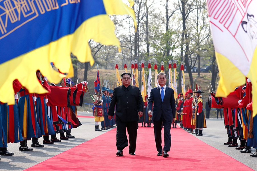 North Korea's leader Kim Jong Un (L) and South Korea's President Moon Jae-in (R) take part in a welcoming ceremony April 27 at the start of their historic summit at the truce village of Panmunjom. (Photo: KOREA SUMMIT PRESS POOL/AFP/Getty Images)