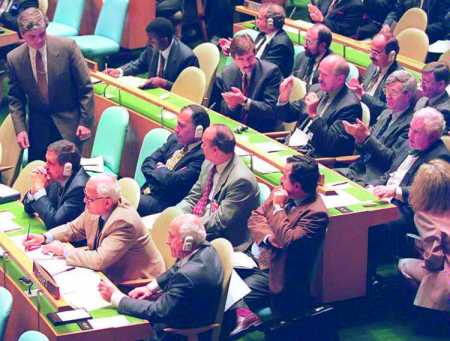 Nuclear Nonproliferation Treaty states-parties vote to extend the treaty indefinitely May 11, 1995 at UN Headquarters in New York. (Photo: Jon Levy/AFP/Getty Images)