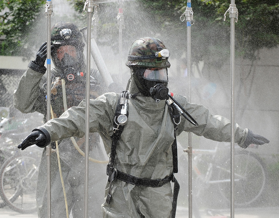 South Korean soldiers take part in a chemical weapons drill during a military exercise in Seoul on July 28, 2010. (Photo: Park Ji-Hwan/AFP/Getty Images)