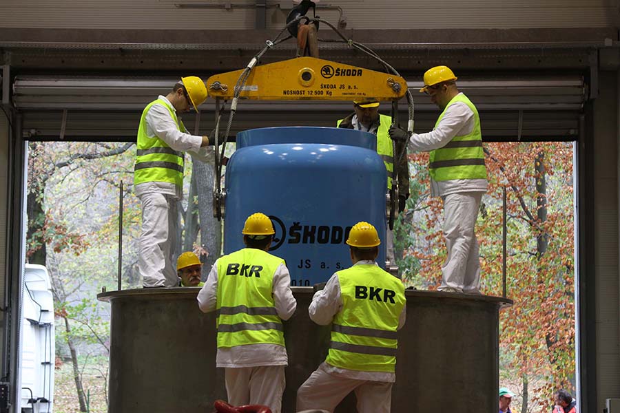 Workers prepare to ship the last of Hungary’s highly enriched uranium out the country in November 2013. The U.S. National Nuclear Security Administration also has made progress in helping to secure the most vulnerable, high-risk radiological sources at medical and industrial facilities and has taken back orphaned radiological sources, but thousands of sources and hundreds of facilities remain vulnerable to theft. (Photo: National Nuclear Security Administration)