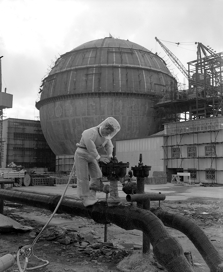 Safety foreman Leslie Jones works at the construction site of the Dounreay fast reactor in 1957. Now undergoing decommissioning, the nuclear complex has returned 700 kilograms of highly enriched uranium to the United States. (Photo: Central Press/Getty Images)