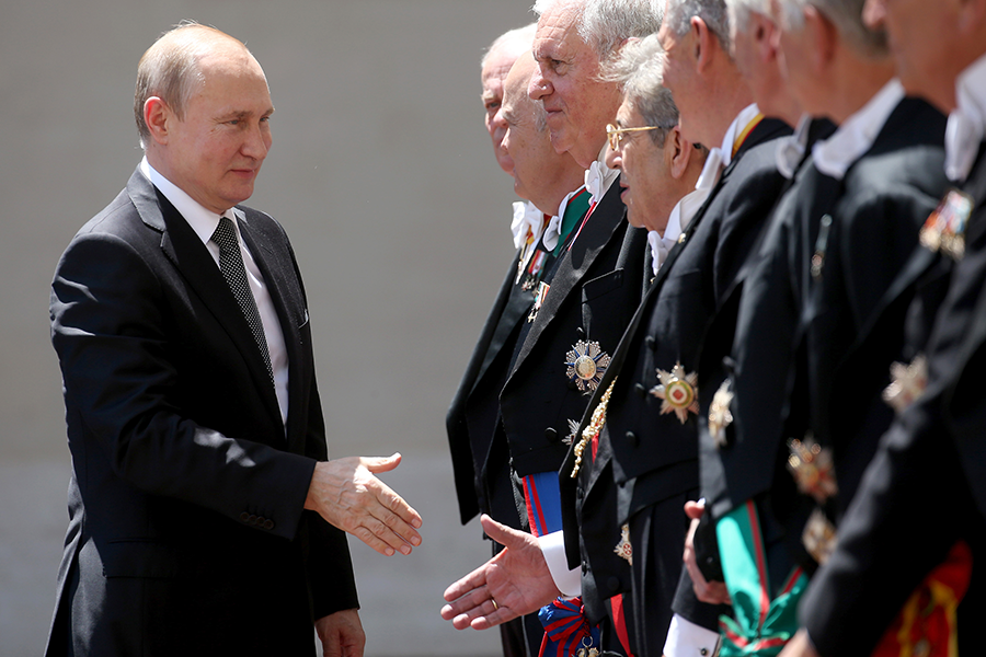 Russian President Vladmir Putin greets dignitaries during his visit to Vatican City in 2019. In December, he said Russia is ready to extend the New Strategic Arms Reduction Treaty without conditions. (Photo: Franco Origlia/Getty Images)