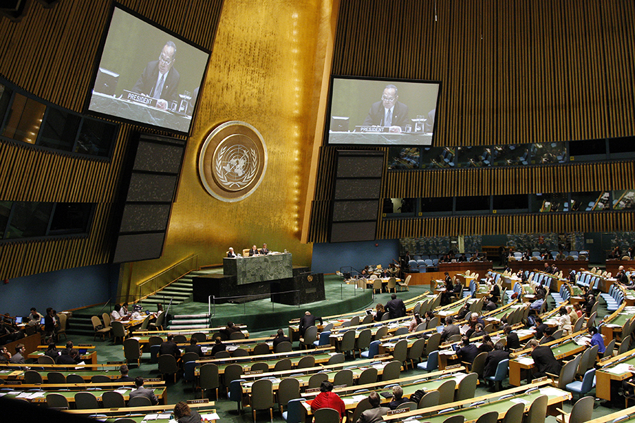 Participants of the 2010 NPT Review Conference in New York, shown here in plenary session, agreed to adopt the NPT Action Plan, including a commitment by nuclear-weapon states to discuss policies to prevent the use of nuclear weapons. (Photo: United Nations)