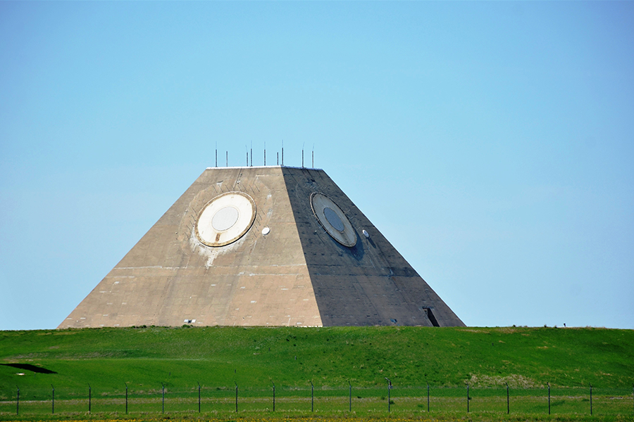 A Missile Site Radar stands long-abandoned in Nekoma, N.D., where the United States briefly operated the Safeguard anti-ballistic missile system in the 1970s. The radar guided two types of nuclear-armed interceptors to protect U.S. ICBM silos.  (Photo: Terry Robinson/Flickr)