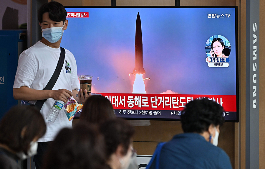 People at a railway station in Seoul on Sept. 25 watch a television screen showing a news broadcast with file footage of a North Korean missile test, after the South Korean military said that North Korea fired a ballistic missile. Days earlier, a U.S. aircraft carrier arrived in South Korea for joint drills in a show of force against North Korea. (Photo by JUNG YEON-JE/AFP via Getty Images)