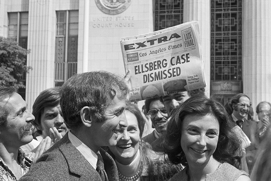 Daniel Ellsberg and his wife, Patricia Marx Ellsberg, walk from court after a federal judge dismissed the Pentagon Papers case against him. (Photo by Bettmann Archive/Getty Images)