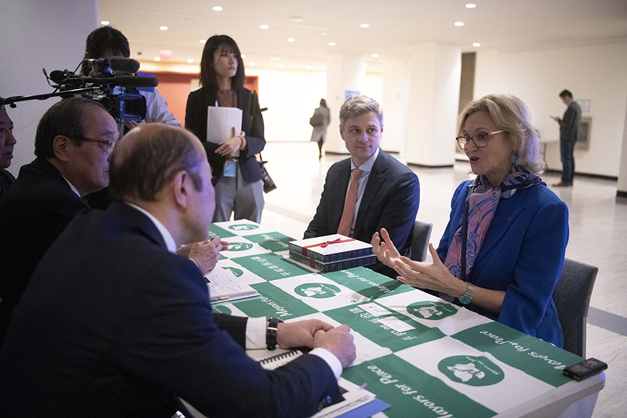 Melissa Parke, the executive director of the International Campaign to Abolish Nuclear Weapons (ICAN), a leading advocate for the Treaty on the Prohibition of Nuclear Weapons (TPNW), confers with the mayors of Hiroshima and Nagasaki during the second TPNW meeting in New York in late 2023. (Photo by ICAN/Darren Ornitz)