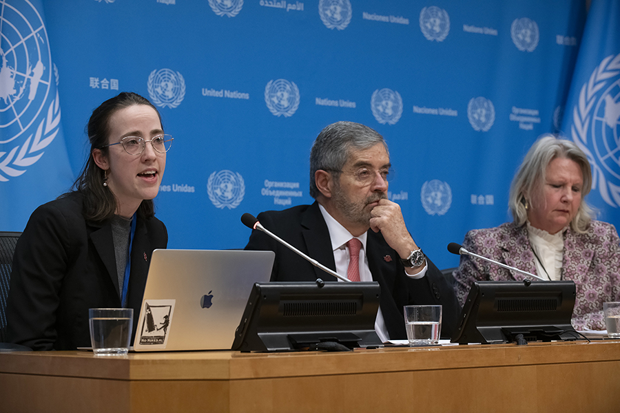 Mexican Ambassador Juan Ramon de la Fuente (C), president of the second meeting of states-parties to the Treaty on the Prohibition of Nuclear Weapons, Alicia Sanders-Zakre (L) of the International Campaign to Abolish Nuclear Weapons (ICAN), and Veronique Christory (R) of the International Committee of the Red Cross brief journalists on the outcome of the meeting on Dec. 1 at the UN. (Photo by ICAN)