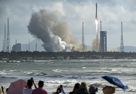 A Long March 12 carrier rocket blasts off from the Hainan commercial spacecraft launch site, sending a batch of internet satellites into space September 17, 2026 in Wenchang, Hainan Province, China. The payloads marked the 25th group of low-orbit internet satellites. (Photo by VCG/VCG via Getty Images)