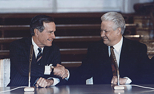 Presidents George H. W. Bush and Boris Yeltsin signing START II in Moscow on 3 January 1993. (Photo: Susan Biddle/National Archives)