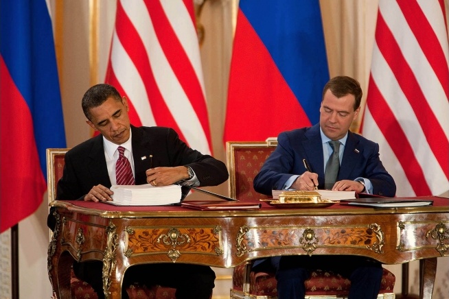 President Barack Obama and President Dmitry Medvedev of Russia sign the New START Treaty during a ceremony at Prague Castle in Prague, Czech Republic, April 8, 2010. (Photo: White House / Chuck Kennedy / Wikimedia Commons)